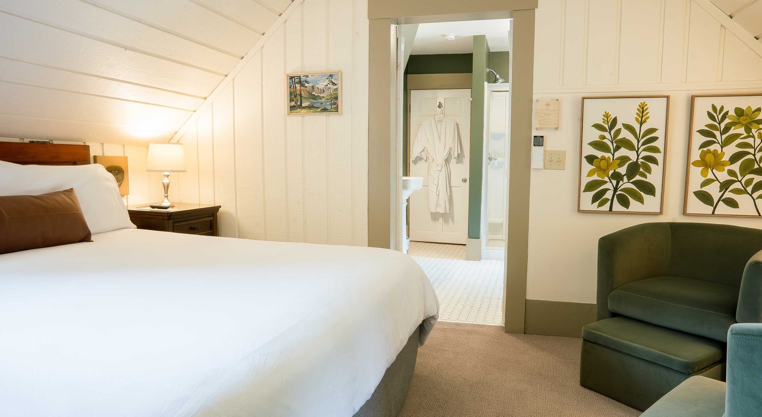 Vintage-chic decor at our boutique hotel near Lake Winnipesaukee